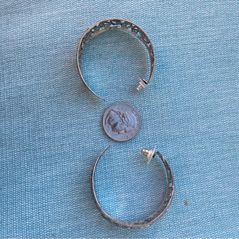 Silver colored Floral filigree Hoop Earrings - Picture 2 of 2